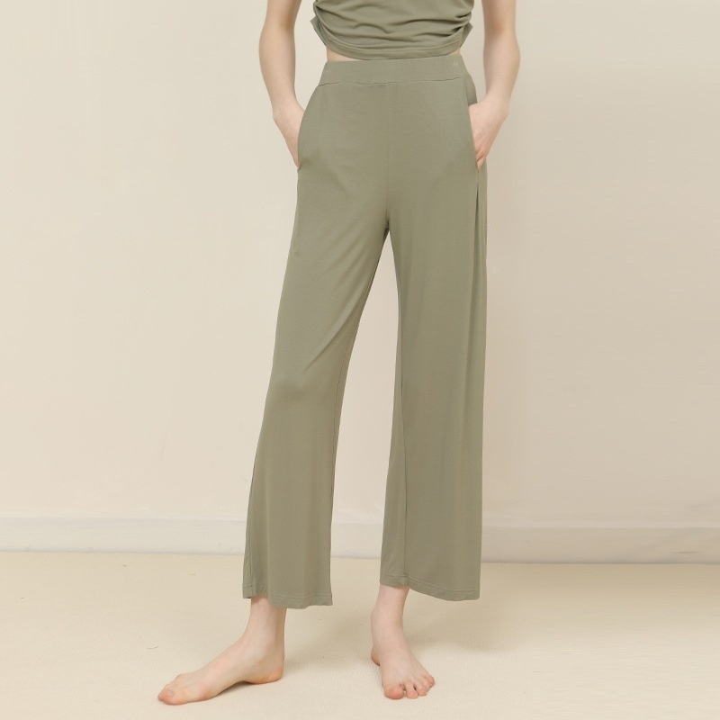 Womens Loose-fit Figure-flattering Solid-color Capri Pants