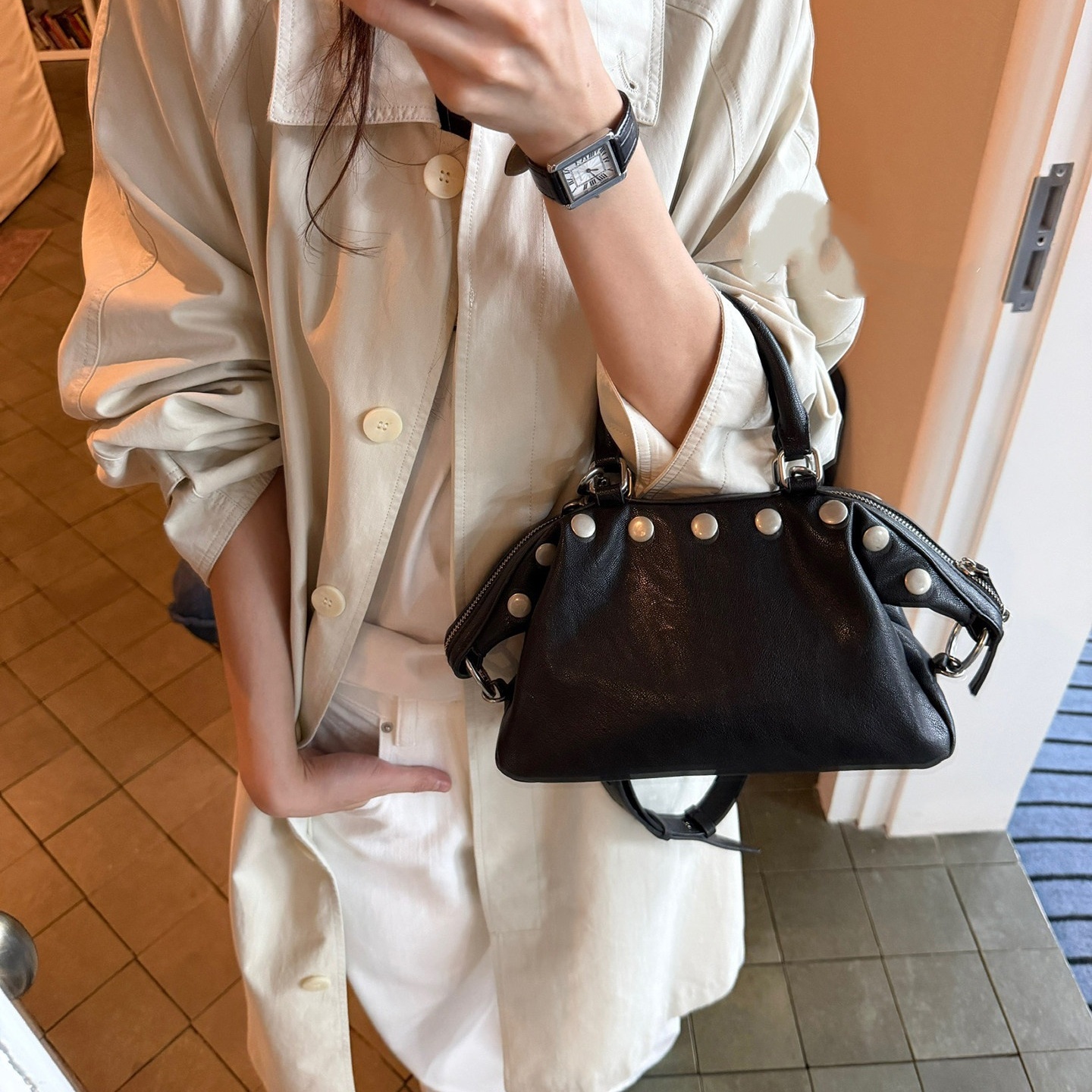 Niche-design Black-studded Tote Bag Versatile For Commuting And All Occasions