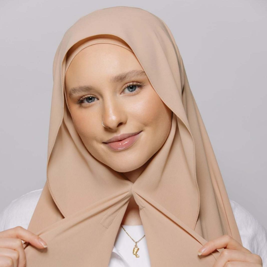 Convenient Headscarf With A Built-in Magnet