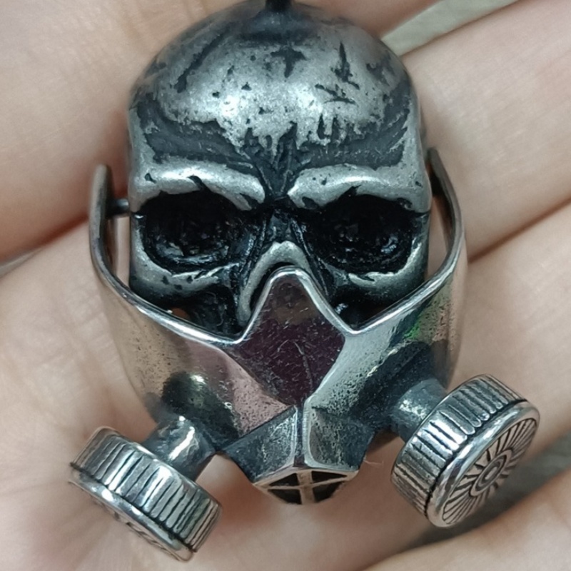 Creative Retro Skull Gas Mask Necklace