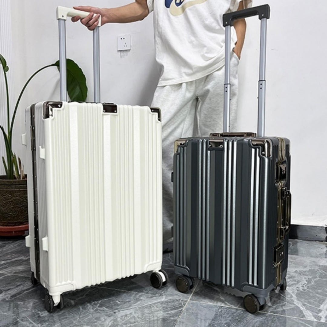 24-inch Aluminum-frame Rolling Suitcase With Multi-directional Wheels And Large Capacity