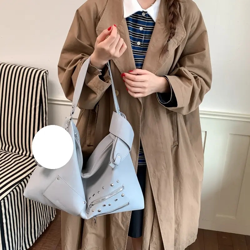 Fashionable High-Capacity Commuter Tote Bag