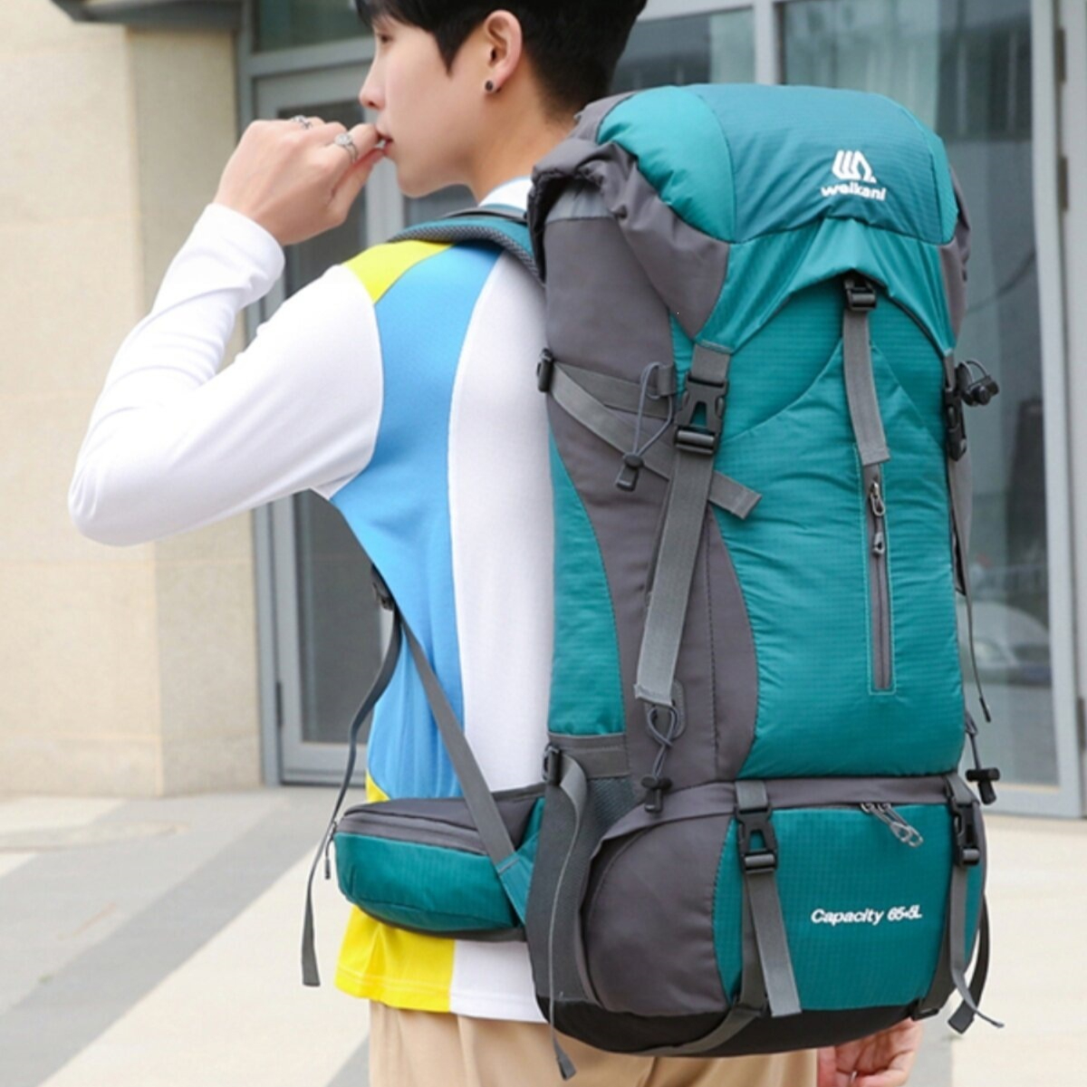Large-capacity Outdoor Hiking Backpack With Water-repellent Protection