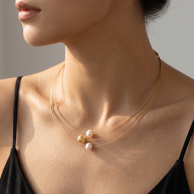Three-layer Gold-thread Necklace Worn As A Stack