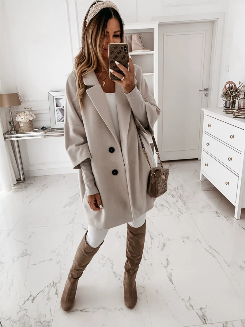 Women's lapel pocket coat – white colorway styled for winter