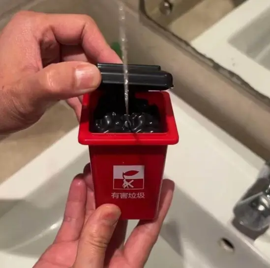 Simulation Recycling Bin Water Gun