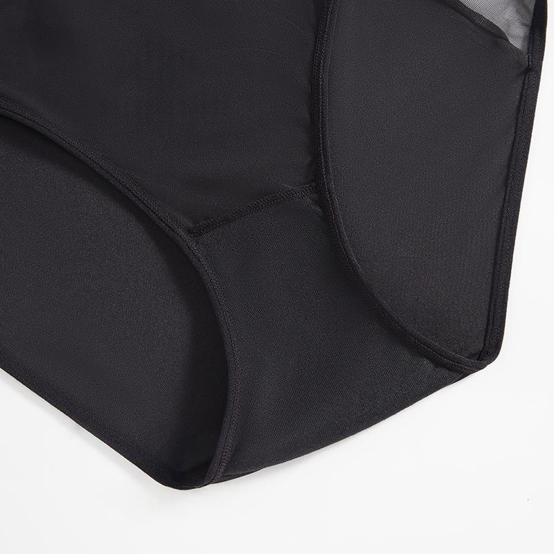 Culotte femme à ouverture latérale pratique