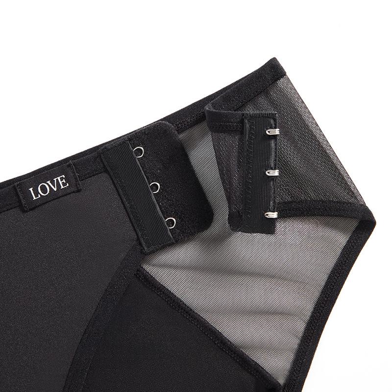 Culotte femme à ouverture latérale pratique