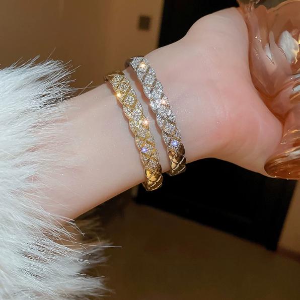 Design-inspired Accessoriesluxury Niche And Elegant Charm Bracelets And Jewelry