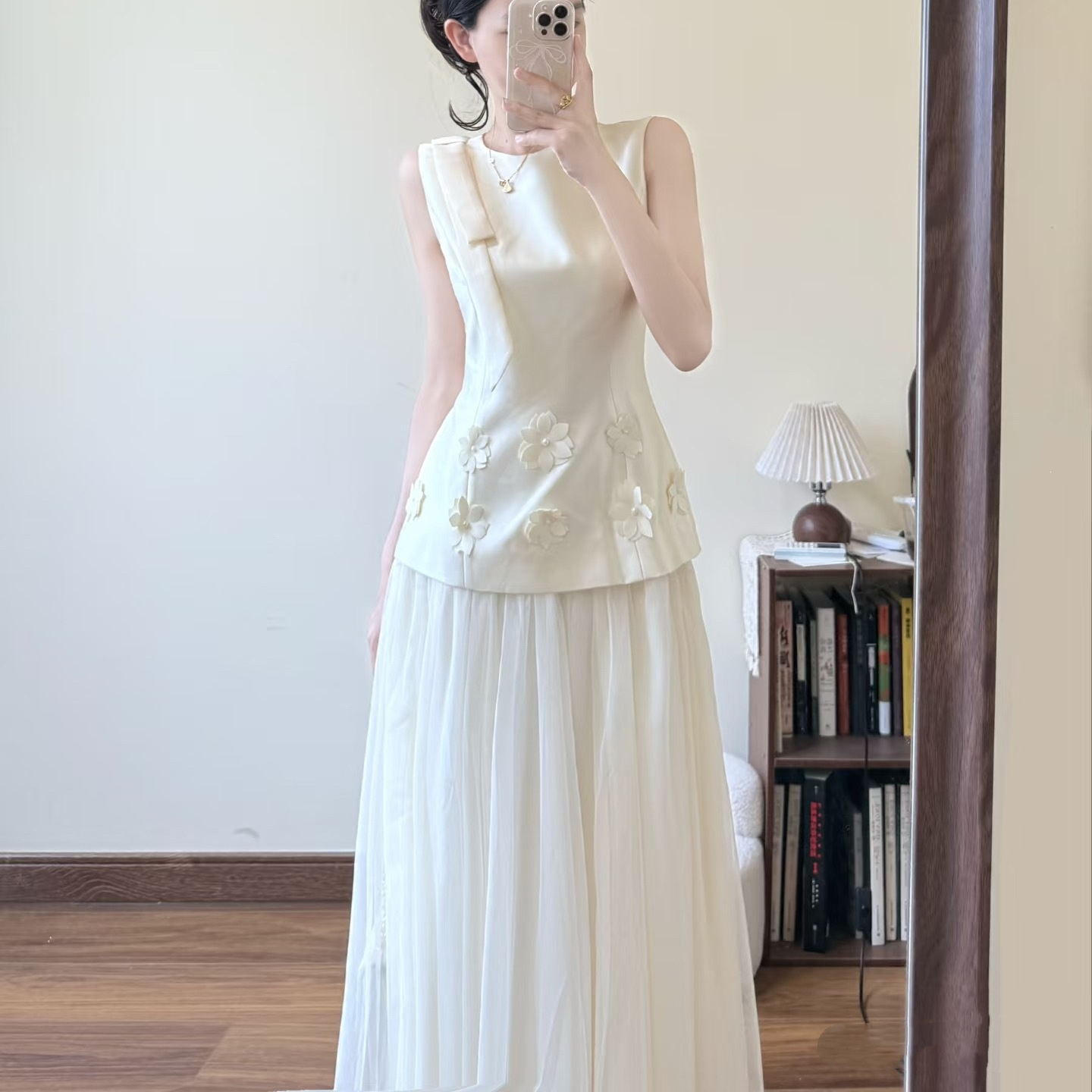 French-style Atmospheric Three-dimensional Floral Sleeveless Top And Long Skirt Two-piece Set