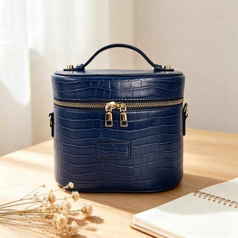 New Crocodile-Print Stylish Large-Capacity Portable Cosmetic Bag