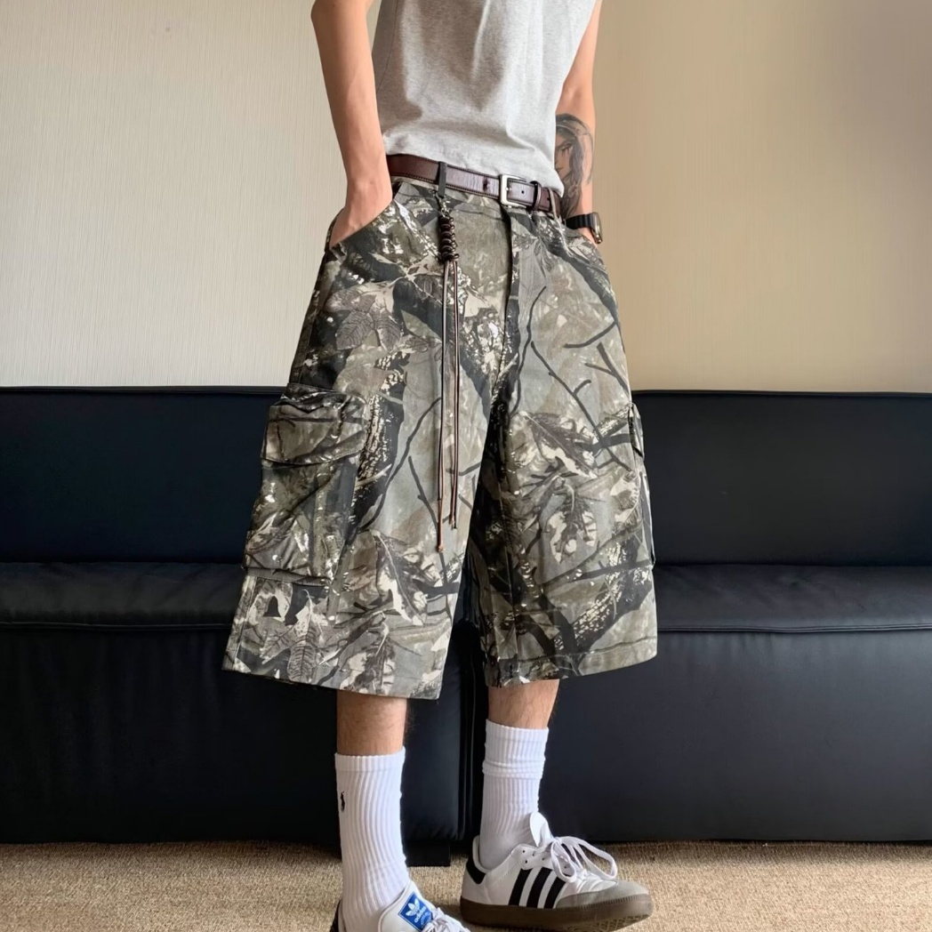 Retro Distressed Branch-Texture Camouflage Shorts For Men