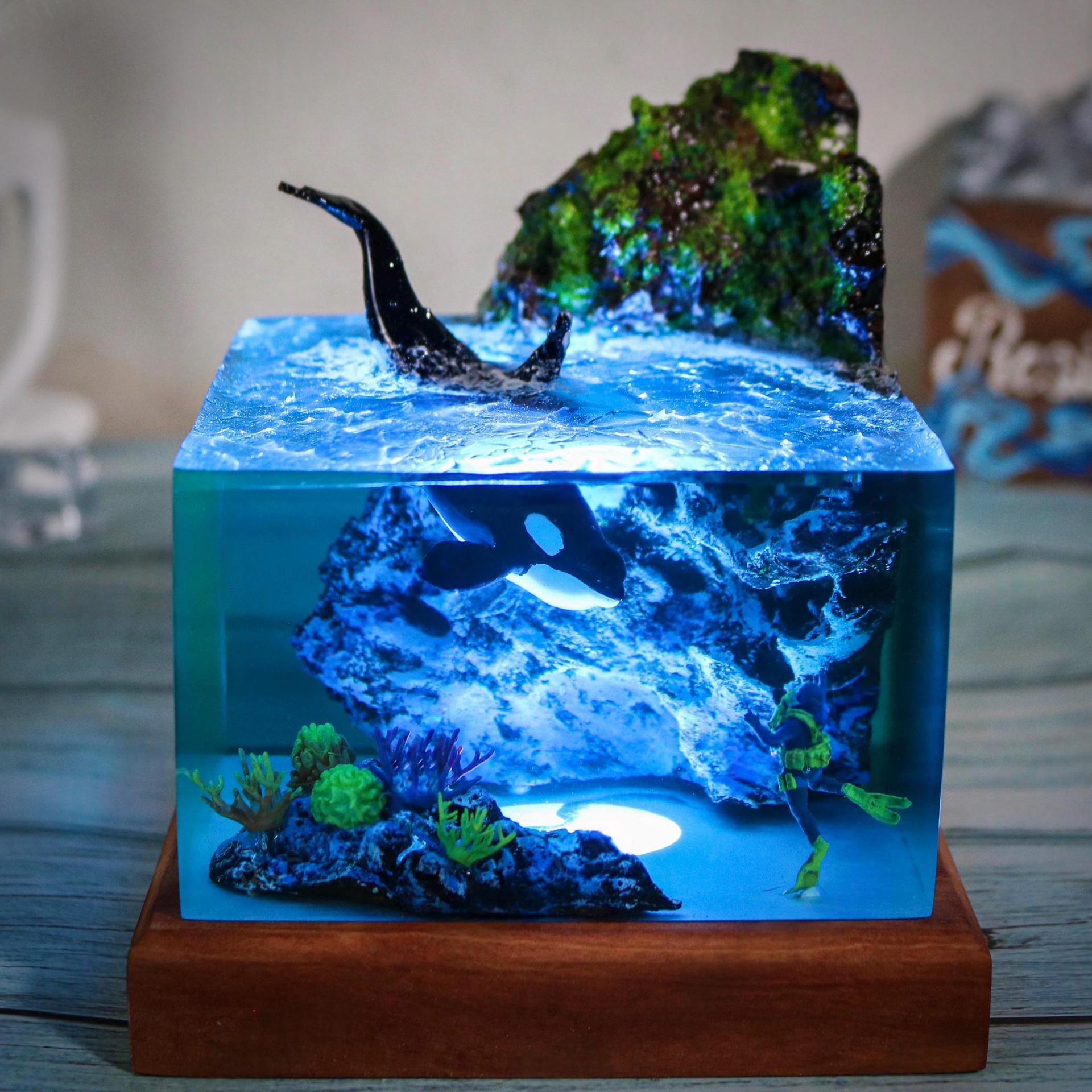 Best-selling Orca And Diver Epoxy Resin Table Lamp