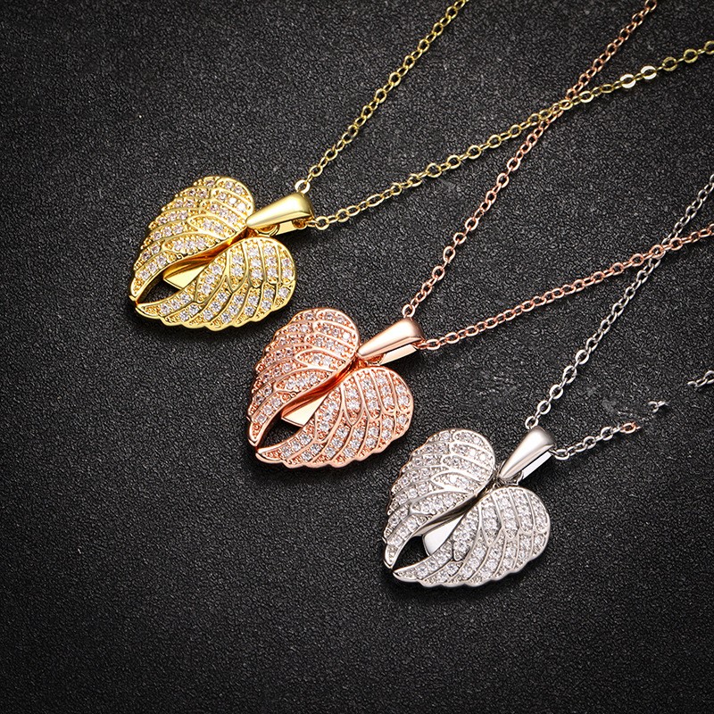 Female With Clavicle Chain Necklace Capable Of Typing Inside