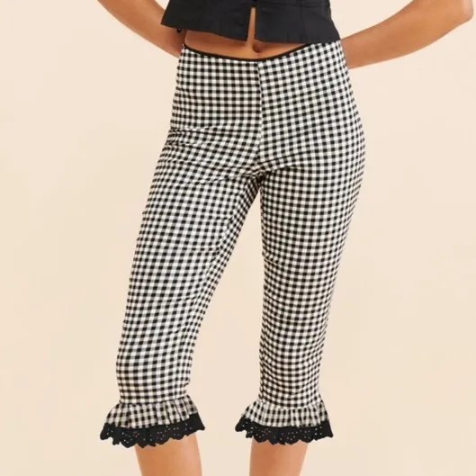 Womens Capri Pants With A Plaid Lace