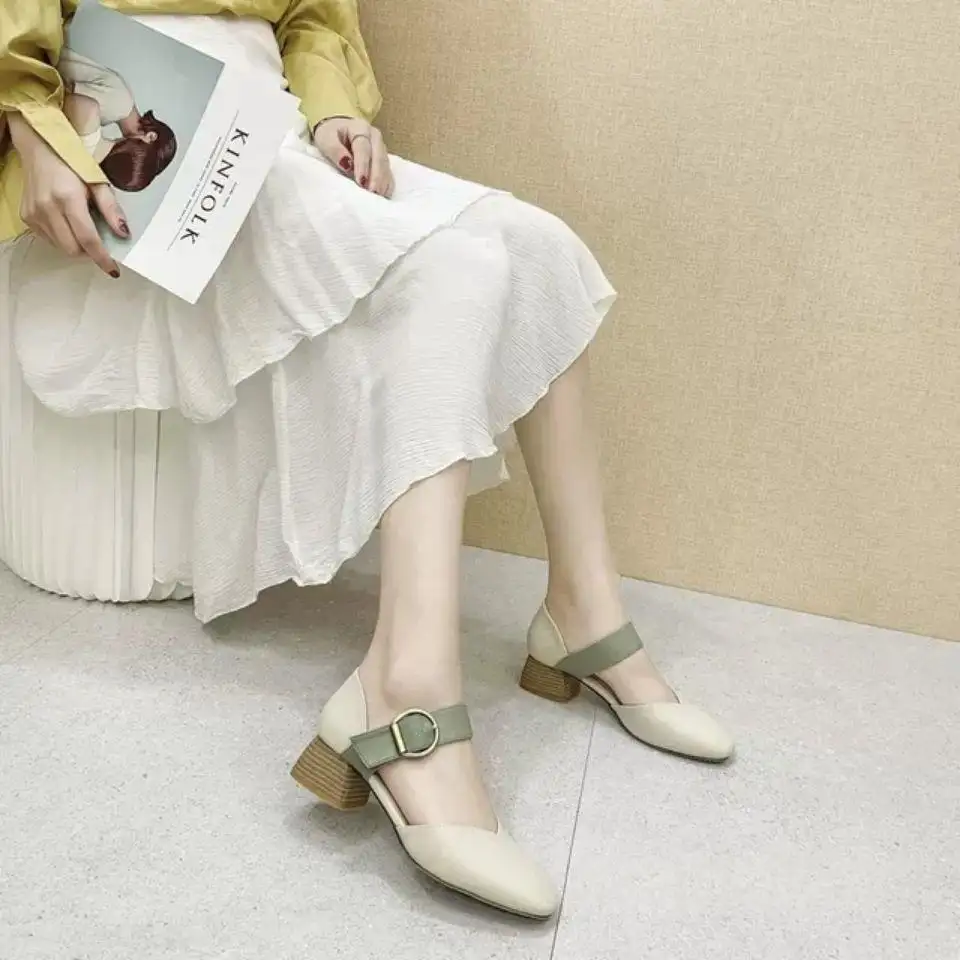 Versatile And Fashionable Closed-toe Sandals