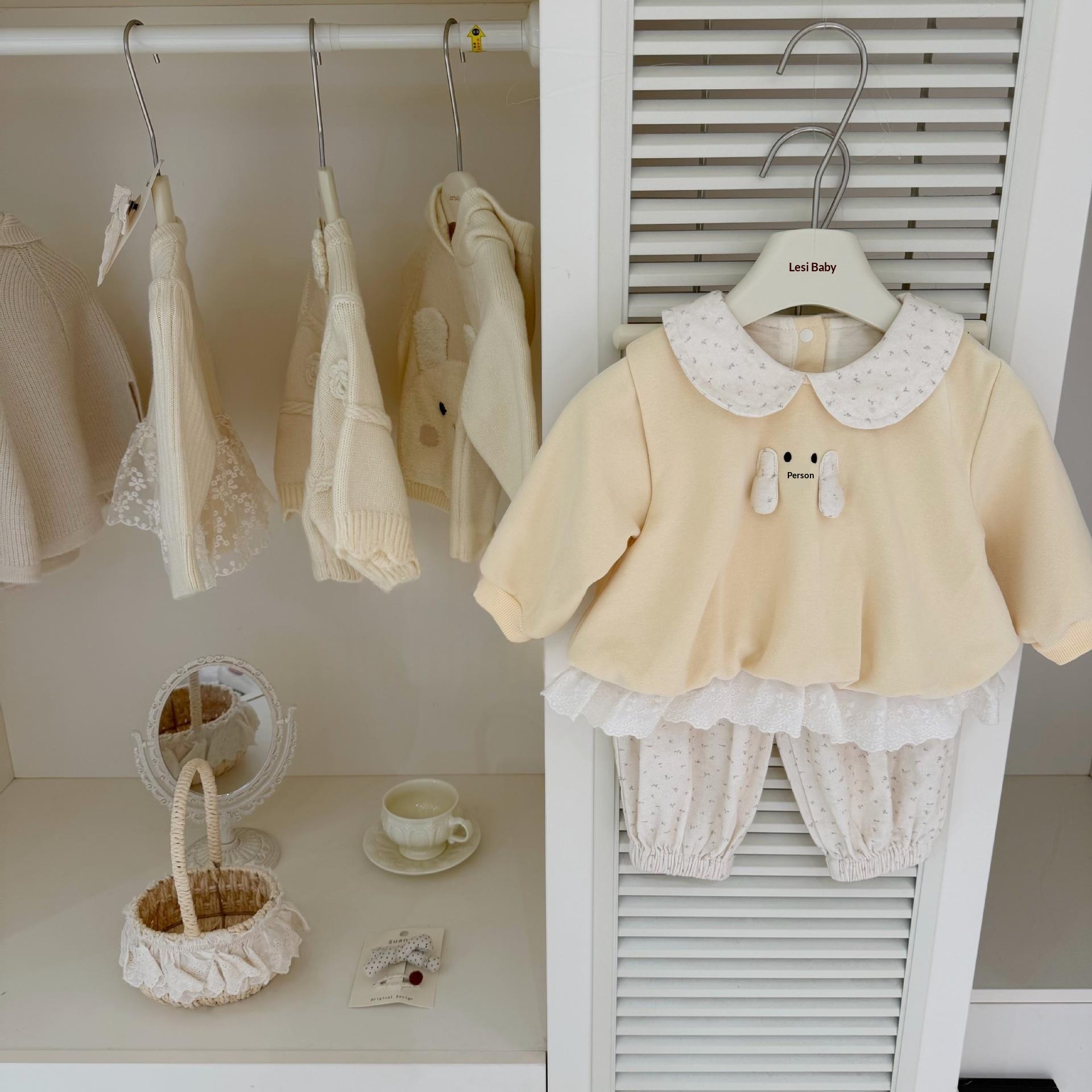 Cute Western-style Bunny And Floral Ruffle Set For Little Girls