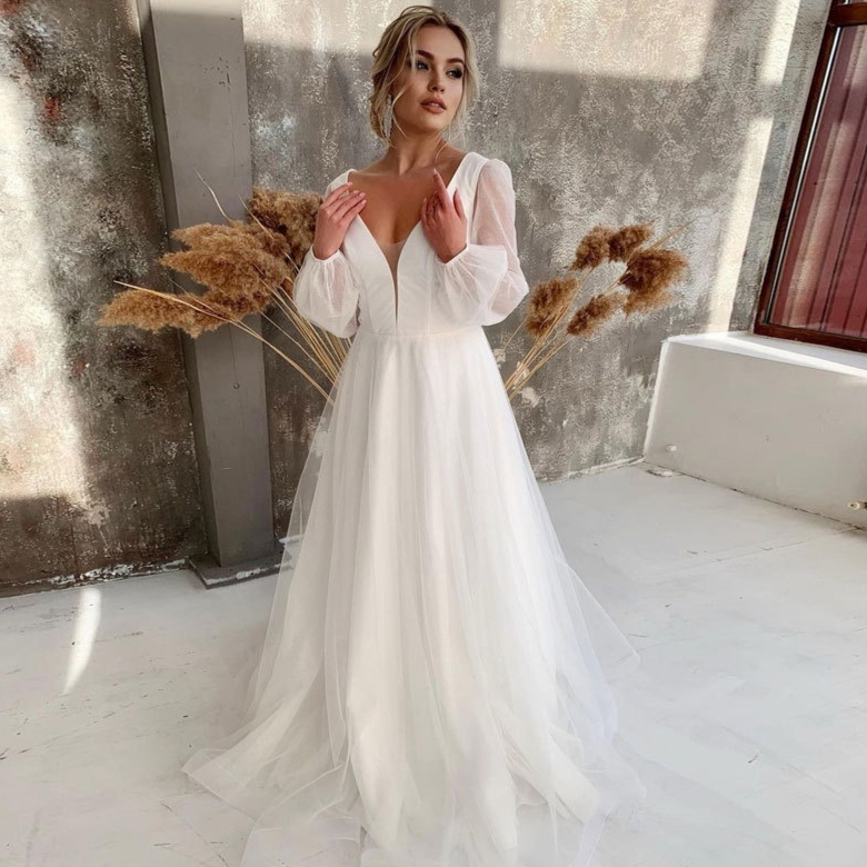 French-style Deep-V Bubble Long-sleeve Light Wedding Dress