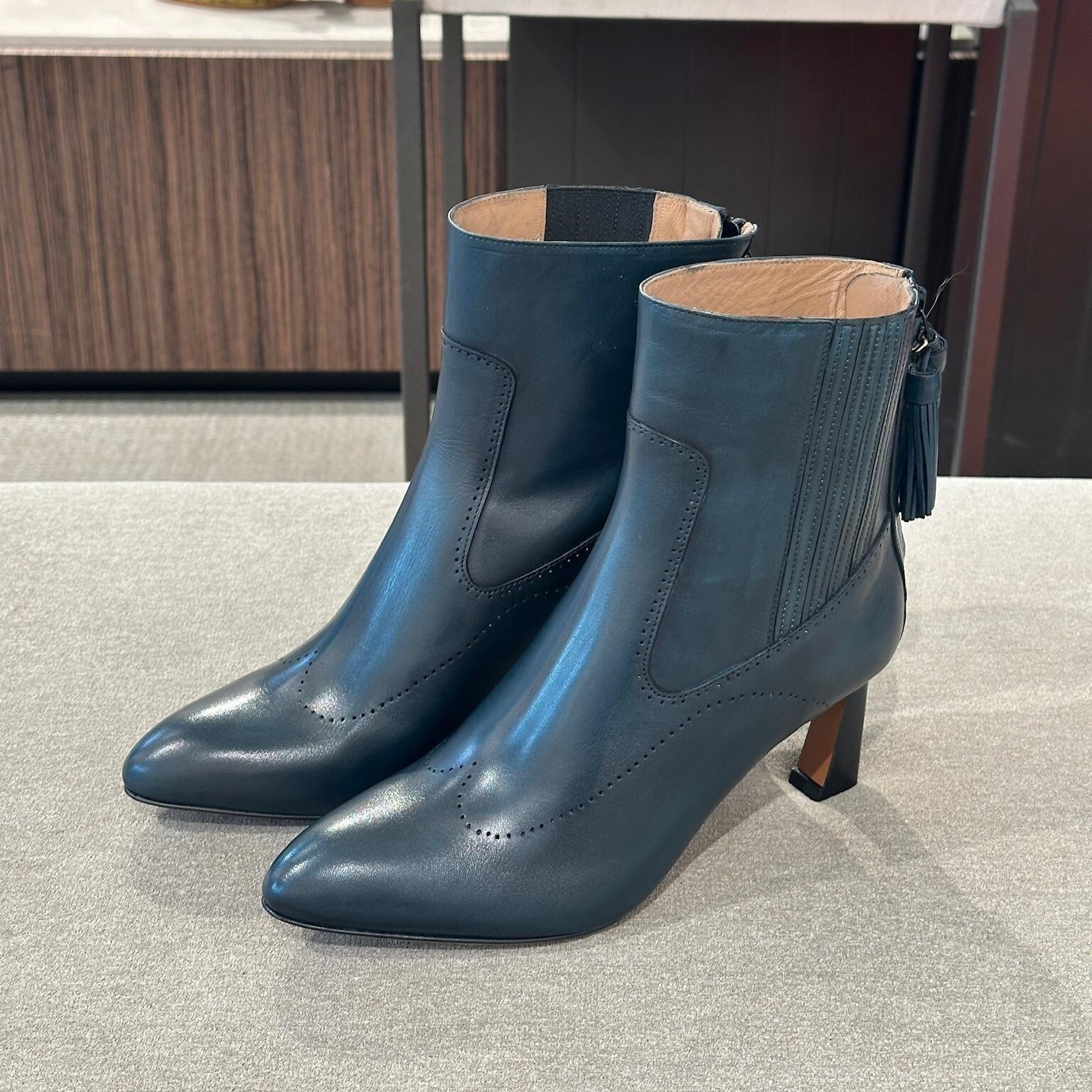 Pointed-toe Short Boots With A Back Zipper And A New-style Side Zipper