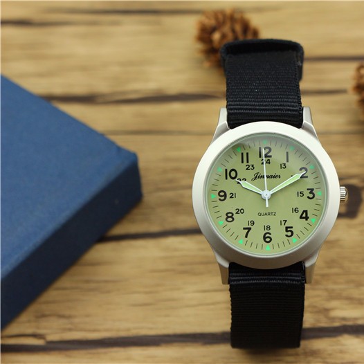 Luminous-Hand Quartz Watch Screw-down Crown