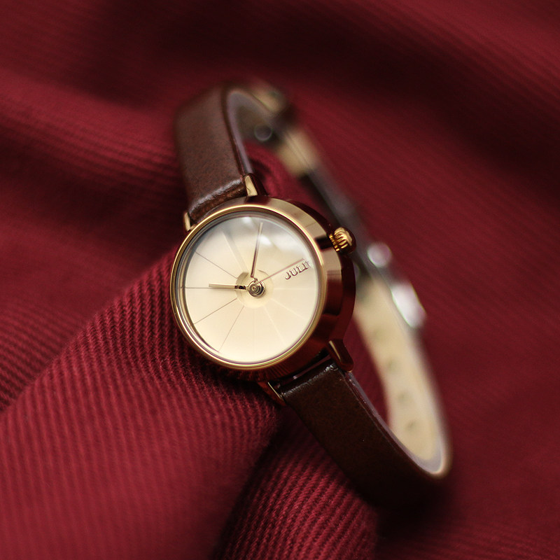 Retro Artistic Style Genuine Leather Thin Strap Compact Casual Round Quartz Watch