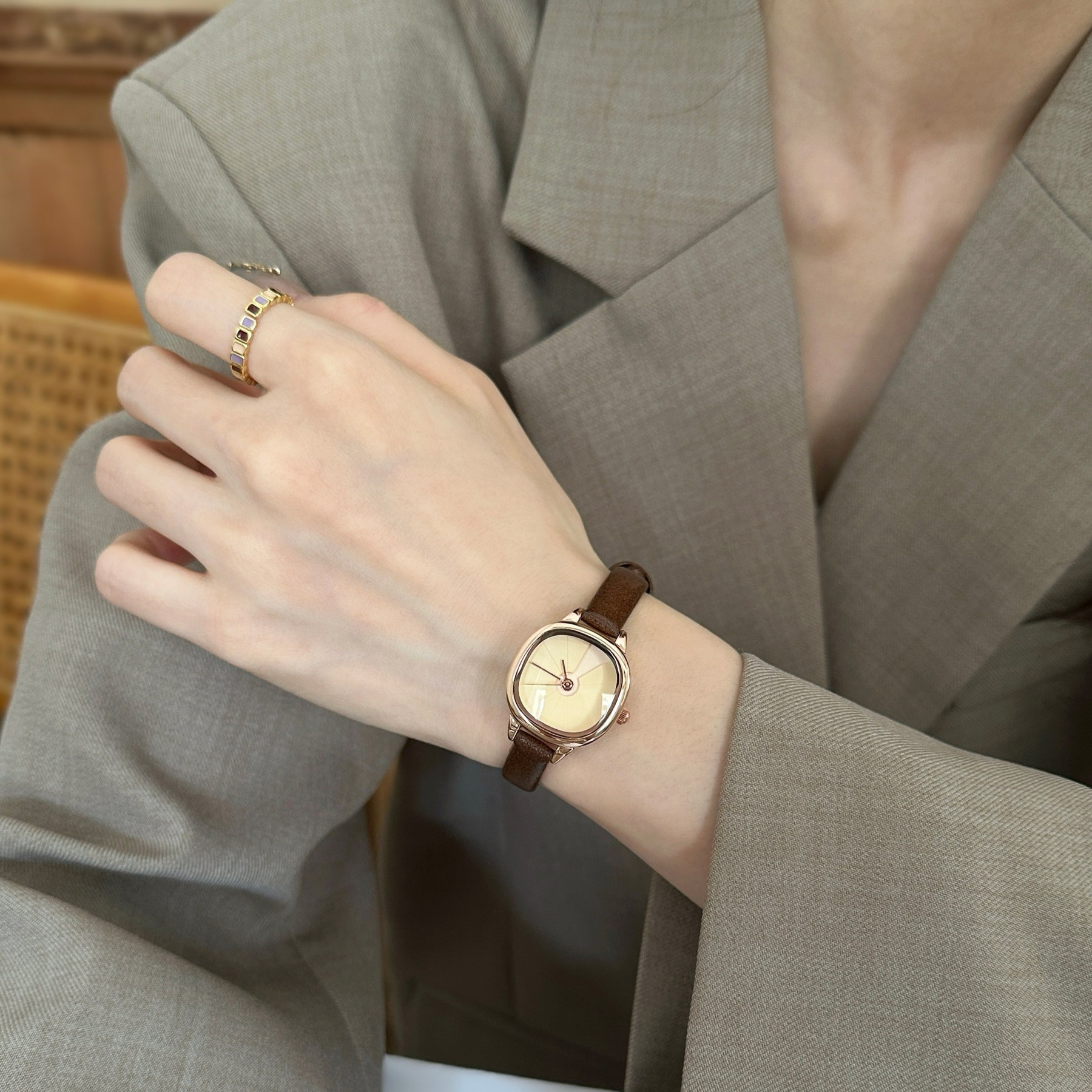 Retro Student Watch With A Spiral Staircase Design