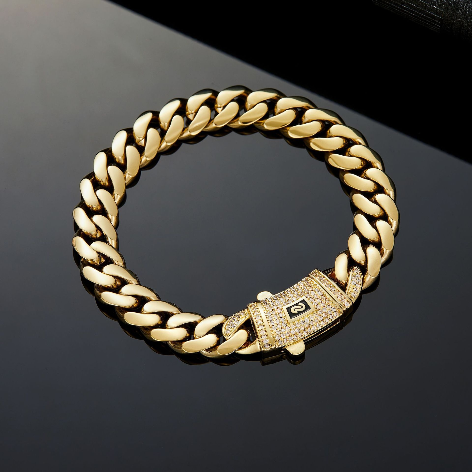 Titanium Steel With Encrypted Thin Polishing And Vacuum Electroplating In 14K Gold Color Cuban-link Necklace