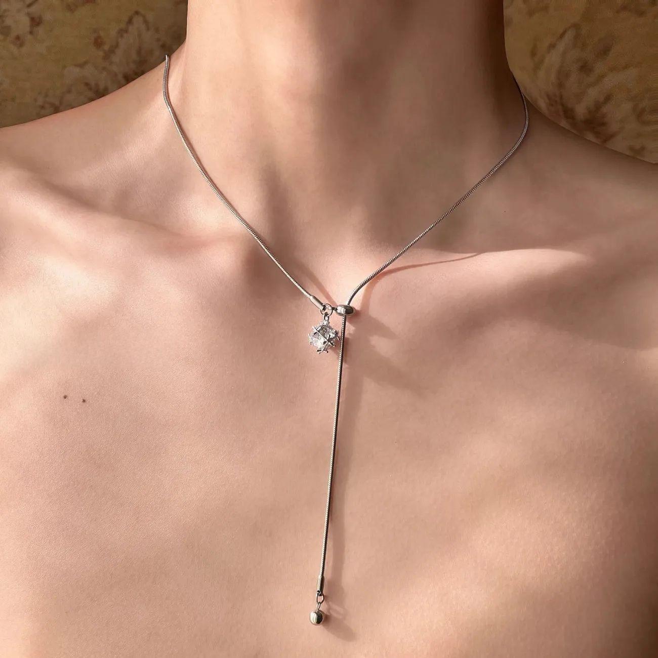 Three-dimensional Long Necklace With Adjustable Length