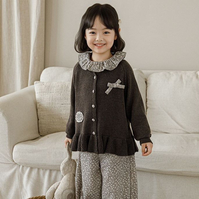 Floral Blouse With A Ruffled Neckline