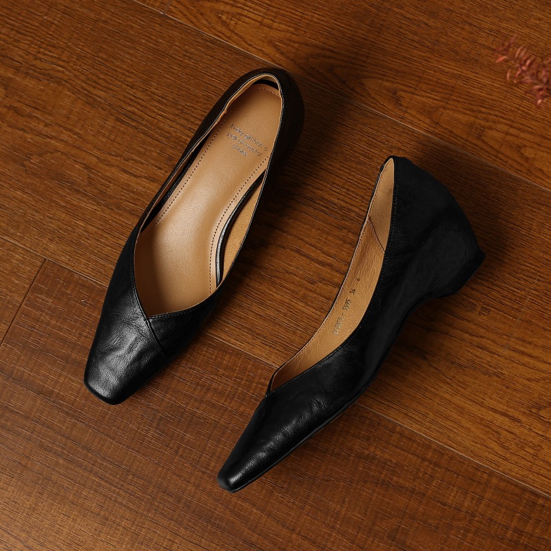 Women's Vintage Leather Shoes With A Square Toe And Sheepskin Upper 269309d0 283d 4dc1 B9ad 5ecc25c42f92