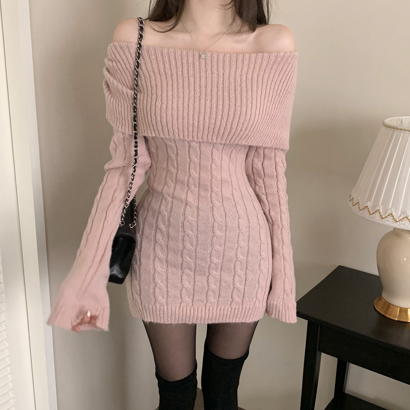 French-style Sweet And Fresh Off-shoulder V-neck Cable-knit Knit Dress