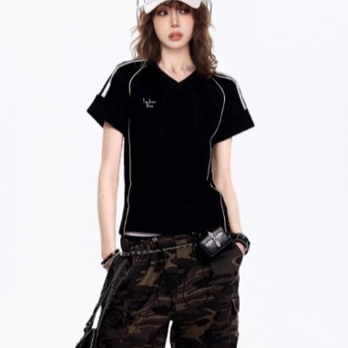 Women's American-style Black V-neck Short-sleeved T-shirt