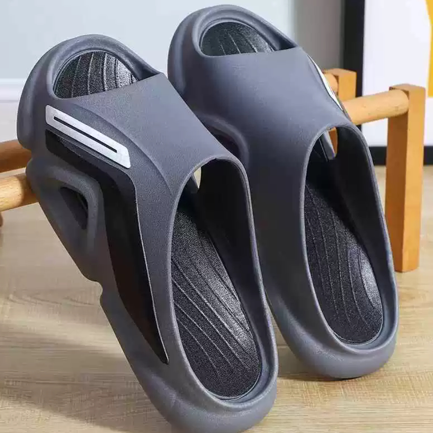 Slippers For Men In Summer Feel Like Stepping On Poop Slip Resistant When Worn Outside