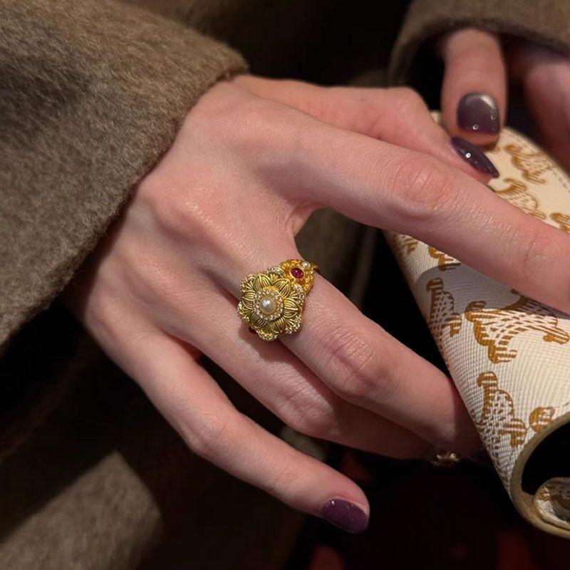 Chinese-style Fashion Opulent Floral-patterned Pearl Ring
