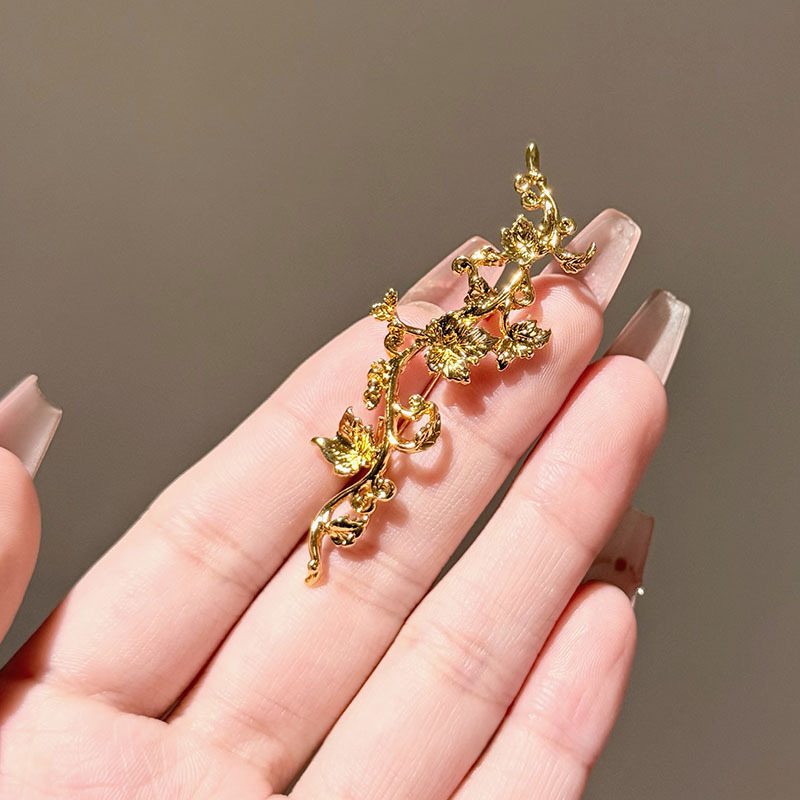 Maple Leaf Brooch, picture 4 of 6