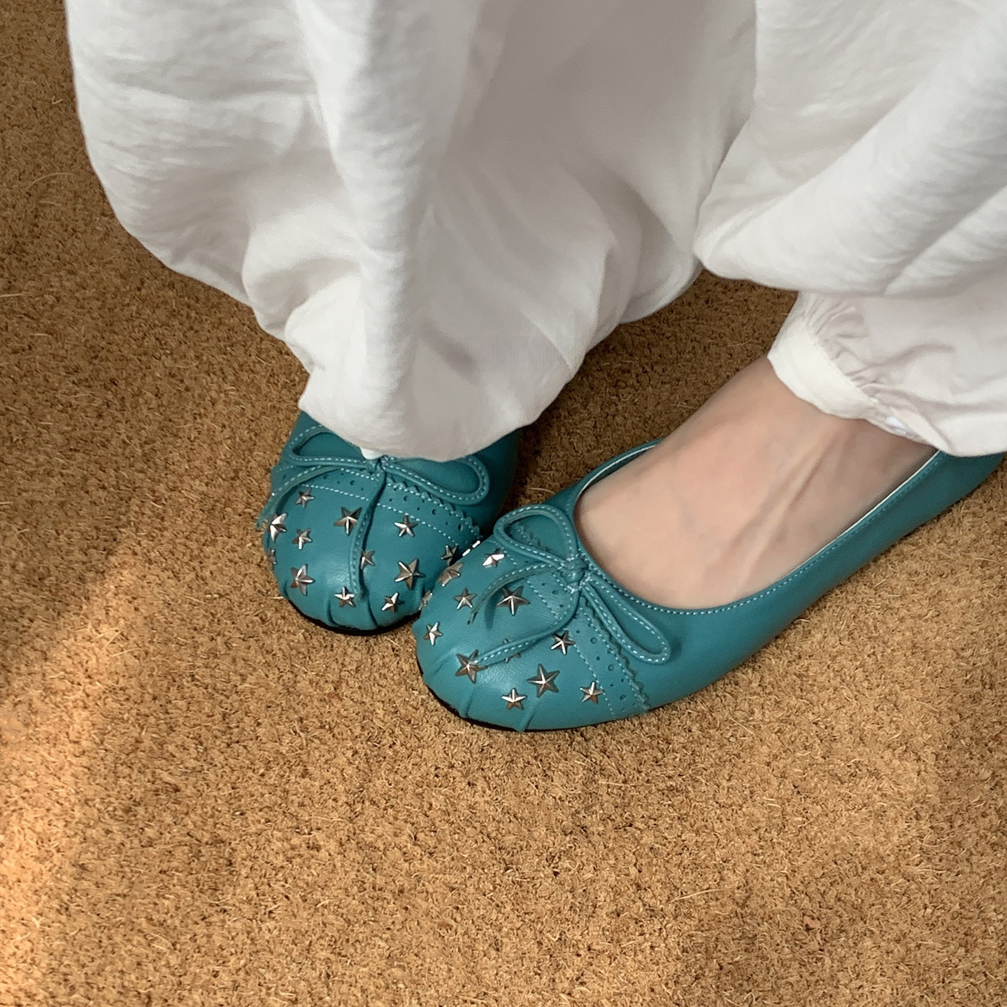 Women's Star-studded Rivet Bow Ballet Flats