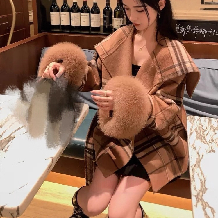 Women's Fur Coat And Knitted Cardigan For Fallwinter product image