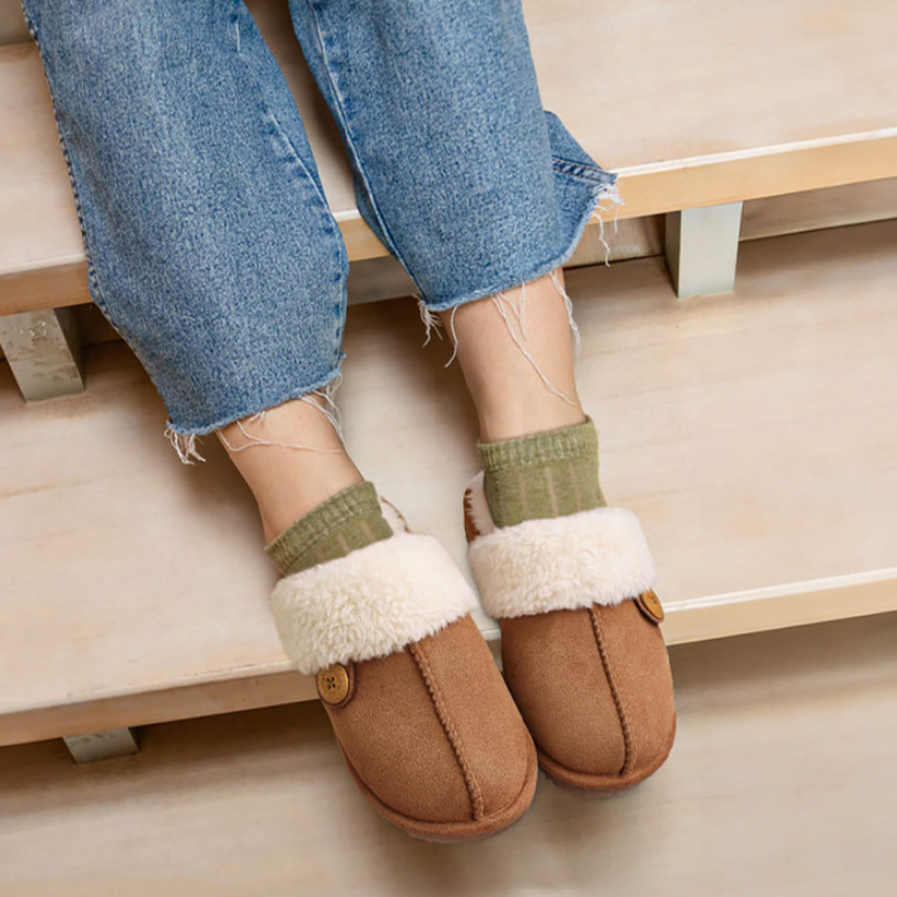 Women's Plush Cotton Slippers With A Thick Sole And Closed Toe