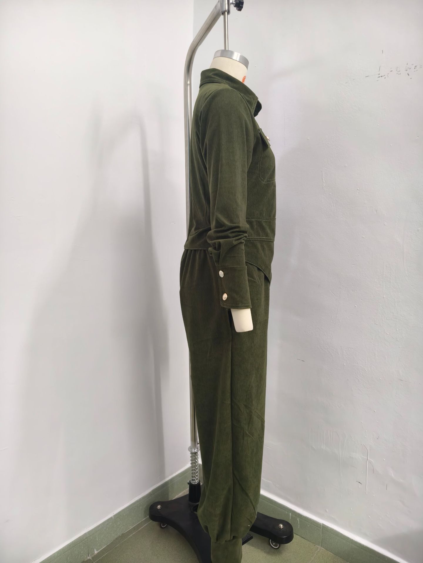 Additional source reference for the matching jacket and relaxed pants